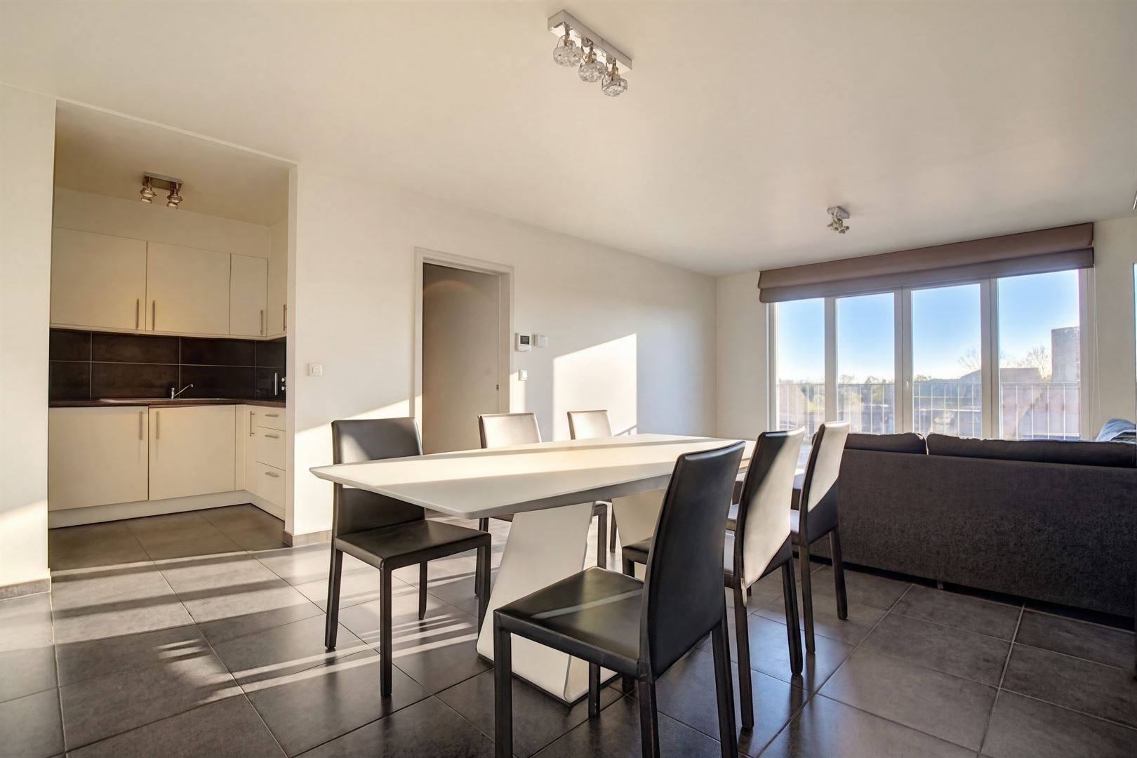 Recent appartement met balkon - foto 4