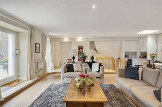 Ruim kasteelappartement gelegen op een unieke locatie, midden in het rustige parkdomein ‘Blauwhof’, vlakbij het centrum van Kapellen! Het...