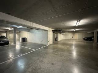 Op een centrale en vlot bereikbare locatie in Loppem bieden we een ondergrondse autostaanplaats te huur aan.Ideaal voor wie zijn wagen veilig, droog...