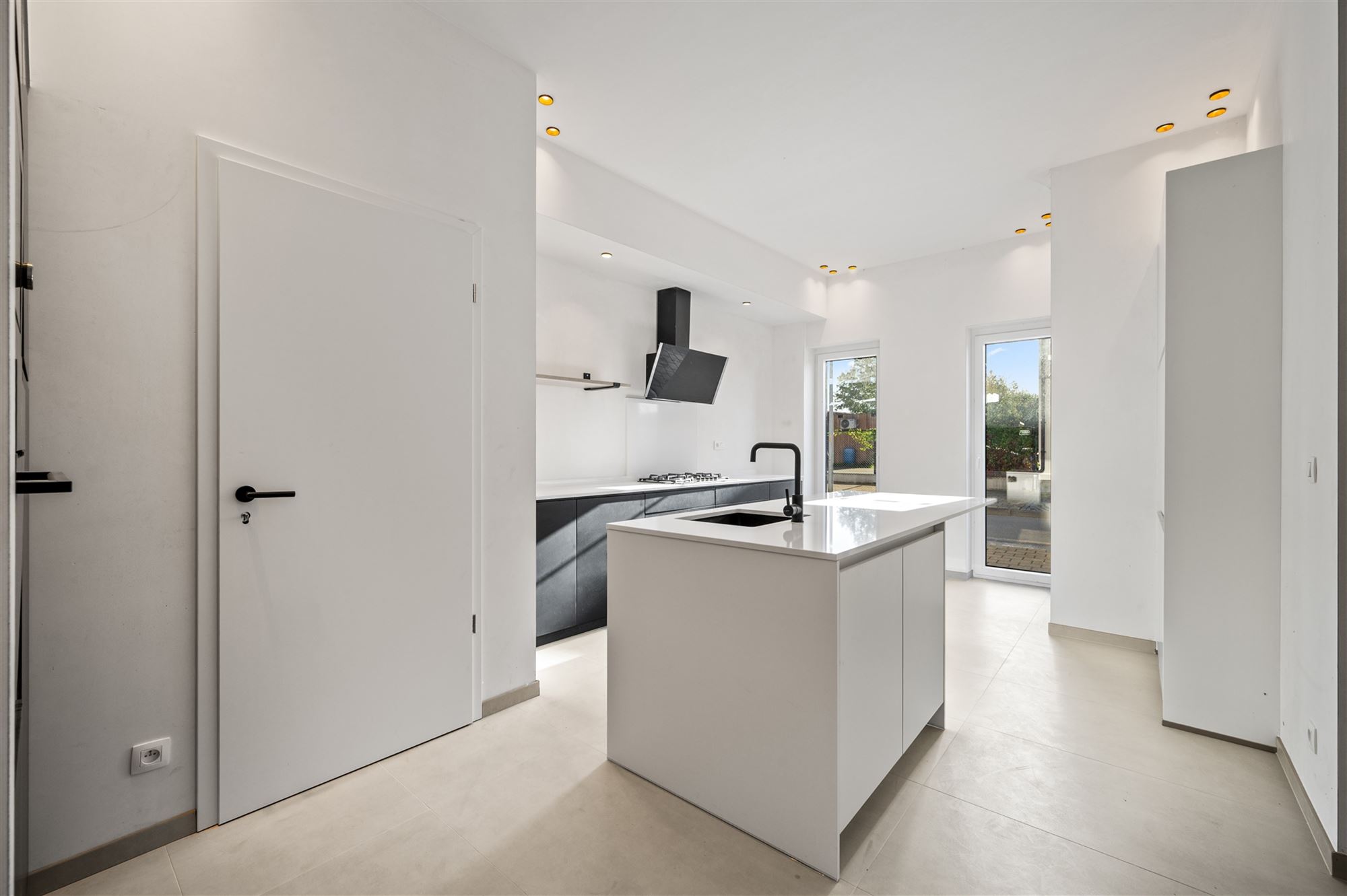 Vernieuwde woning met 3 kamers, garage en tuin - foto 4