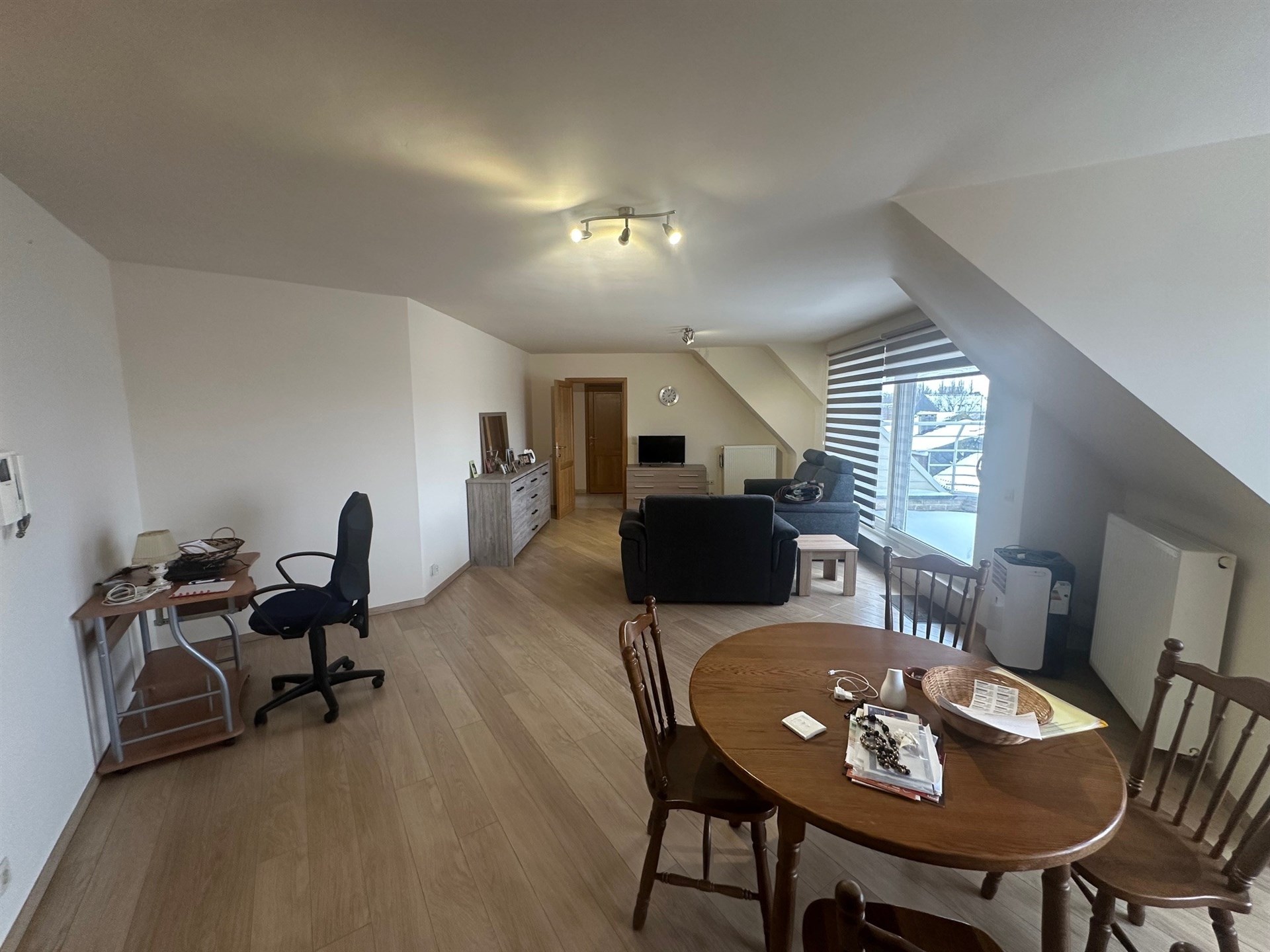 Ruim appartement met 2 slaapkamers nabij het centrum - foto 4