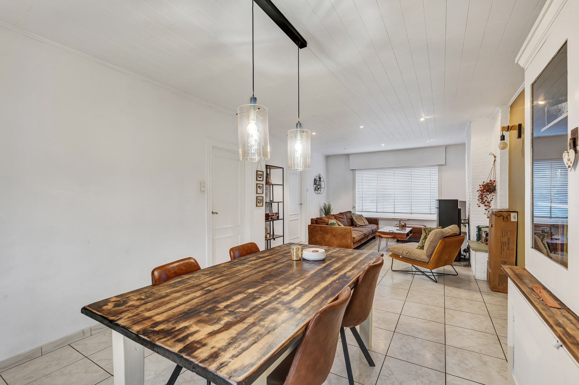 Strategisch gelegen, instapklare woning met veel potentieel - foto 4