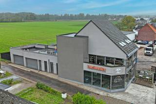 Deze uiterst polyvalente eigendom, opgetrokken in 2010 met oog voor kwaliteit, duurzaamheid en comfort, onderscheidt zich door zijn gunstig EPC...