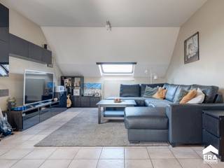 erzorgd appartement met 2 slaapkamers en zolderverdieping in het centrum van Hechtel.Uiterst gunstige ligging met vlotte bereikbaarheid, op...