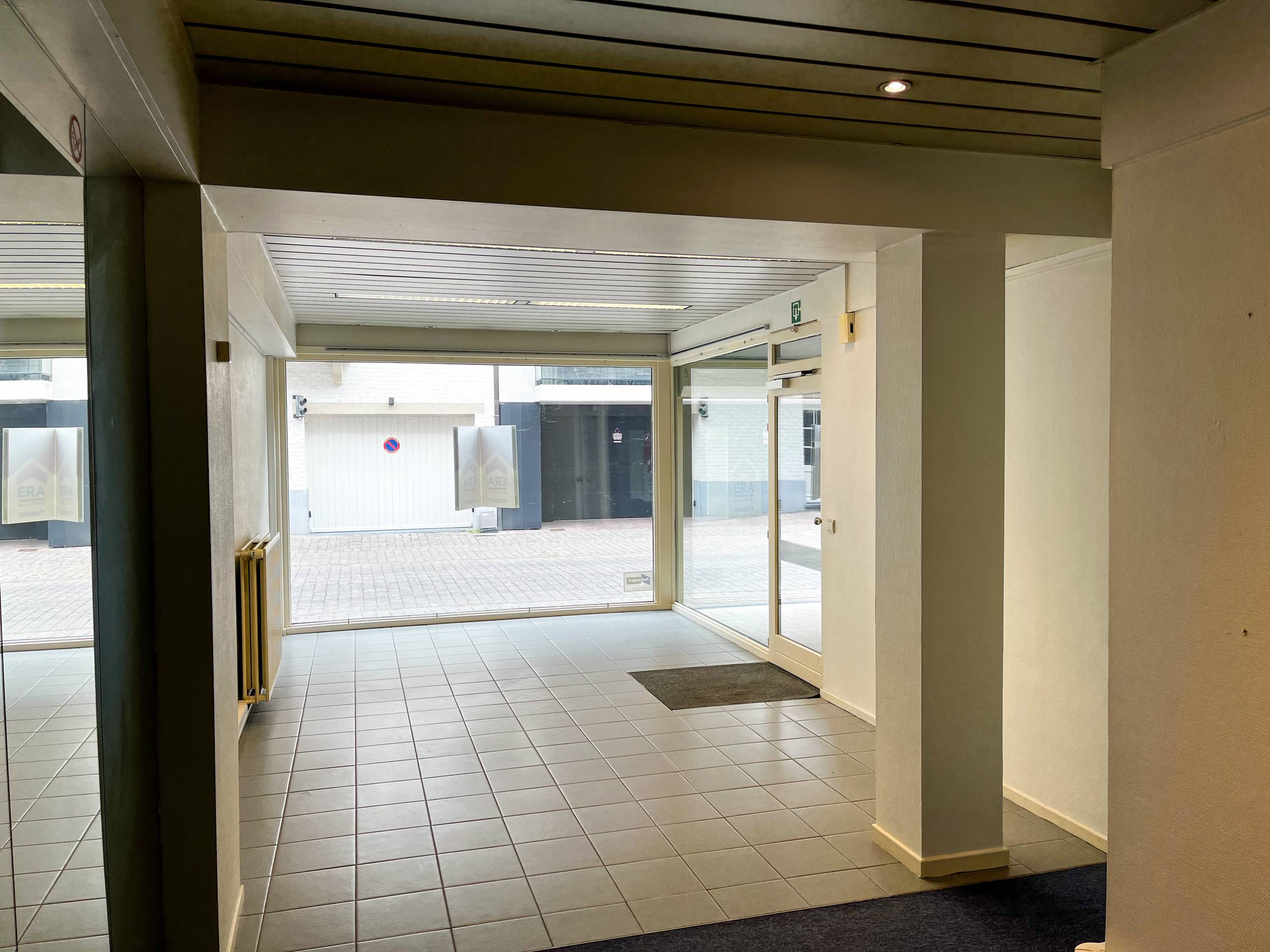 Centraal gelegen handelsruimte te huur in Waregem - foto 5