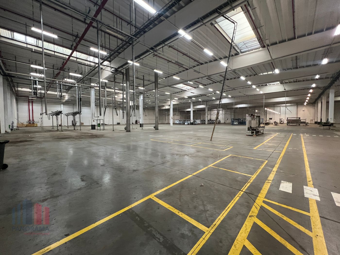 Bâtiment industriel  de 13 541 m² à louer dans un EMPLACEMENT DE CHOIX LE LONG DE LA E17 ! (95 m de largeur de façade) - photo 3