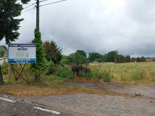  Prachtige bouwgrond voor half open bebouwing van 675m², 13,5m breed.  De grond is deel van een nieuwe verkaveling van 7 bouwgronden...