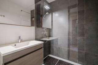 Découvrez cet appartement lumineux au rez-de-chaussée dans la Rekollettenstraat à Courtrai, situé au calme tout en étant à quelques pas...