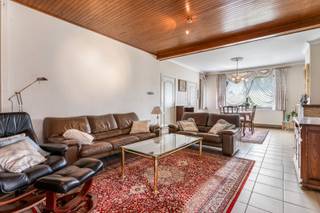 We vinden deze tweewoonst met maar liefst 4 tot 5 slaapkamers terug op een centrale ligging nabij Zolder-centrum. Voor meer informatie...