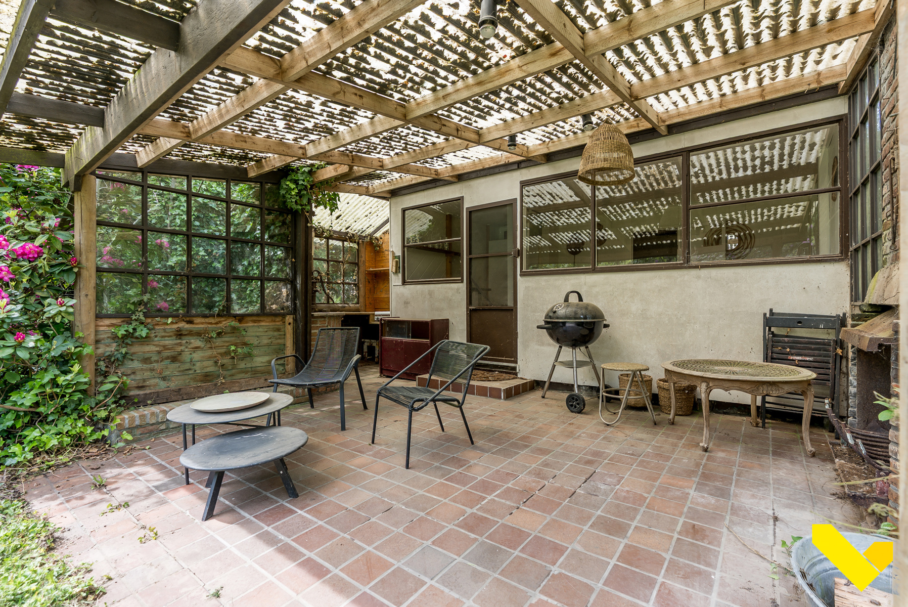 Charmante chalet met garage en carport op ruim perceel - foto 4
