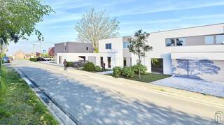 <div>3 MODERNE ENERGIEZUINIGE NIEUWBOUWWONINGEN in Grand Trieu, Estaimbourg! UNIEKE KANS: AANKOOP MOGELIJK AAN 6% BTW! SPECIFICATIES: Inpandige garage, ruime en lichtrijke leefruimte met open keuken, berging, drie slaapkamers en badkamer. Rustig en aangenaam gelegen omringd door rust & natuur. Dankzij energiezuinige technologieën zoals warmtepomp, vloerverwarming, superisolerend glas, 10.000L regenwaterrecuperatie en ventilatie type D, geniet u van een duurzaam en modern ontwerp. Bovendien kiest u zelf uw topafwerking en bepaalt u de materialen & stijl naar eigen smaak. Info: caro@immobeguin.be</div>
<div></div>
<br /><br />
<article>
<div>
<div>
<div>
<div>
<div>
<div>
<div>
<div></div>
</div>
</div>
</div>
</div>
</div>
</div>
</div>
</article>
<article>
<h6></h6>
</article>