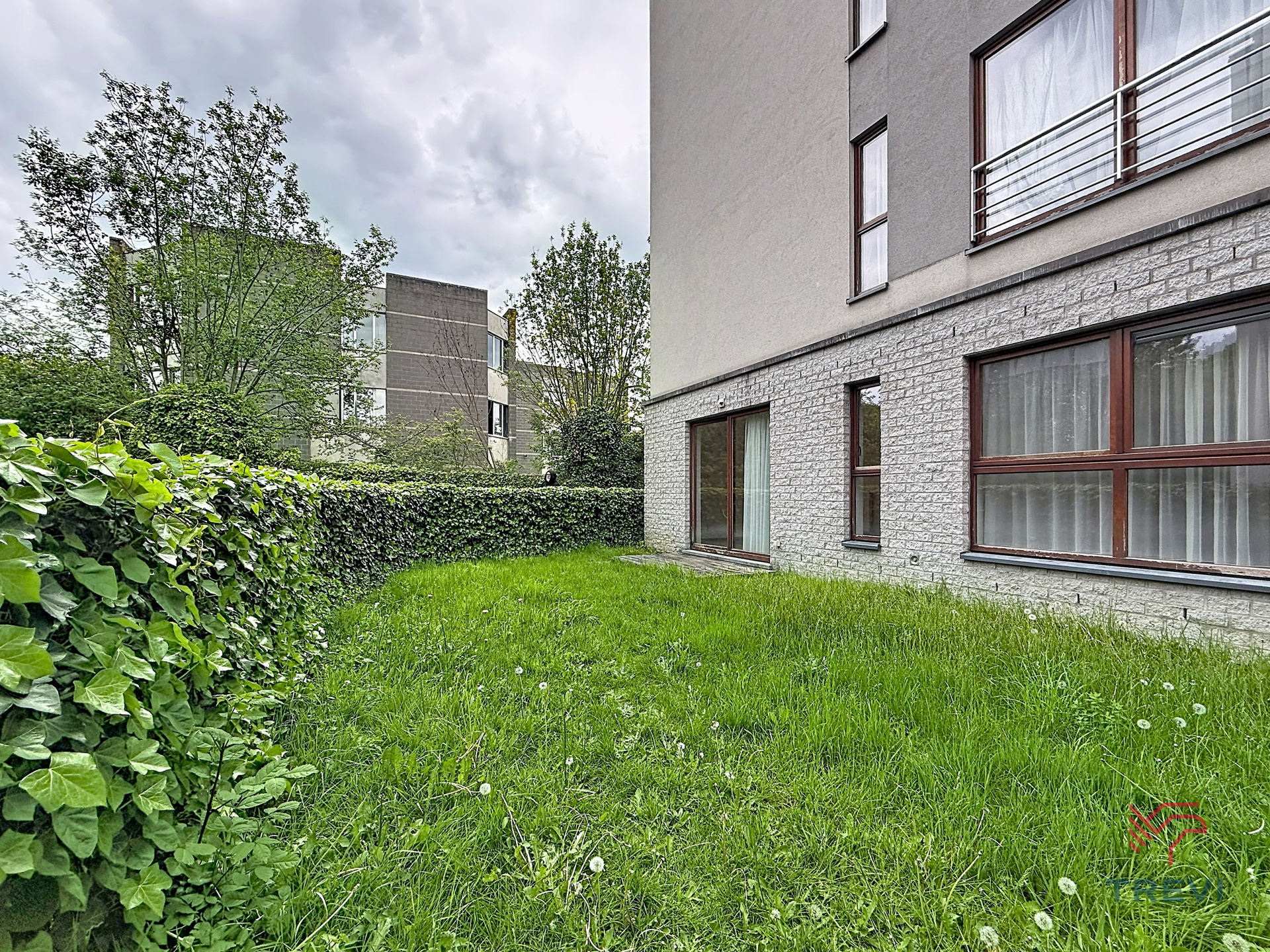 Mooi 1 slpk appt met terras, tuin en parking - foto 1