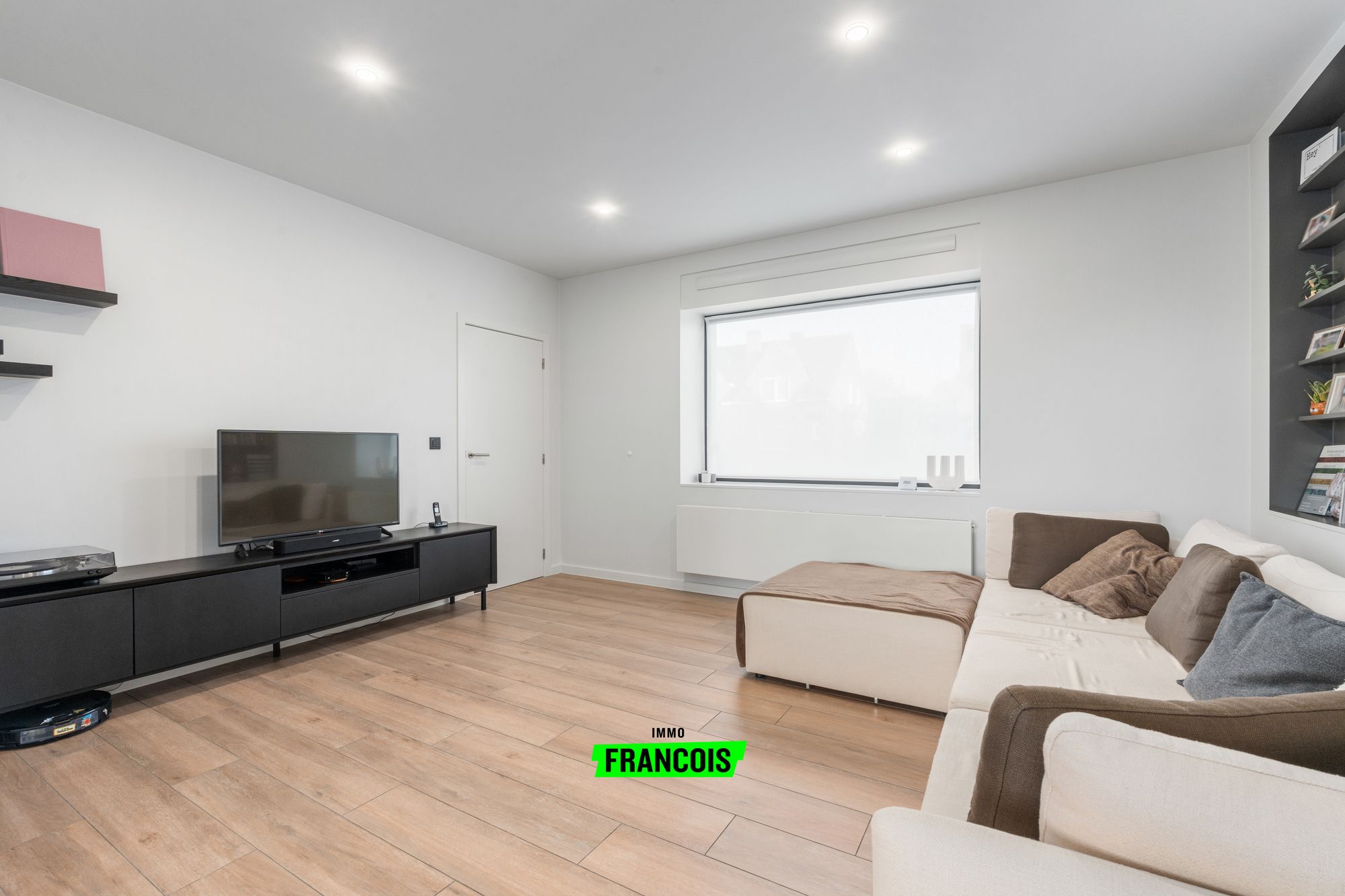 Moderne vernieuwbouwwoning in Gistel met zuidgerichte tuin en energiezuinig comfort. - foto 4