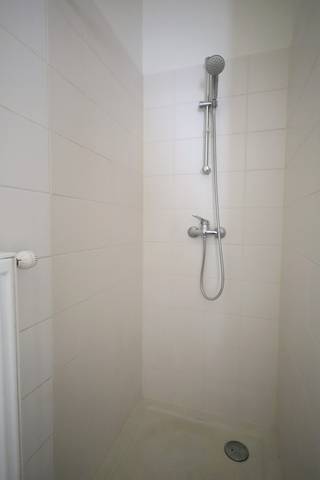 In a recent building, very well located, studio (39 m²) on the first floor on the left, consisting of a living room, without separate kitchen...