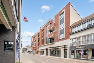 TE HUUR – Residentie “Huize Art Deco”, hartje MolWelkom in Huize Art Deco, een exclusieve en energiezuinige residentie in het centrum van Mol.Neem...