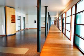 Instapklaar kantoor op 2de verdieping met Scheldezicht en zicht op impressionante Turbinehal.INDELING:8 aparte bureelruimtes, polyvalente centrale...