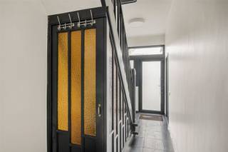 In één van de meest gegeerde en mooiste straten van Merksem bevindt zich deze uitzonderlijke herenwoning met unieke, architecturale gevel die...