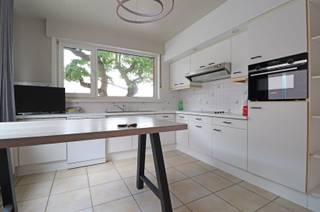 Gerenoveerde woning met 3 slaapkamers op een landelijke ligging.Het gelijkvloers bevindt zich grotendeels op het gelijkvloers. Ze beschikt over een...