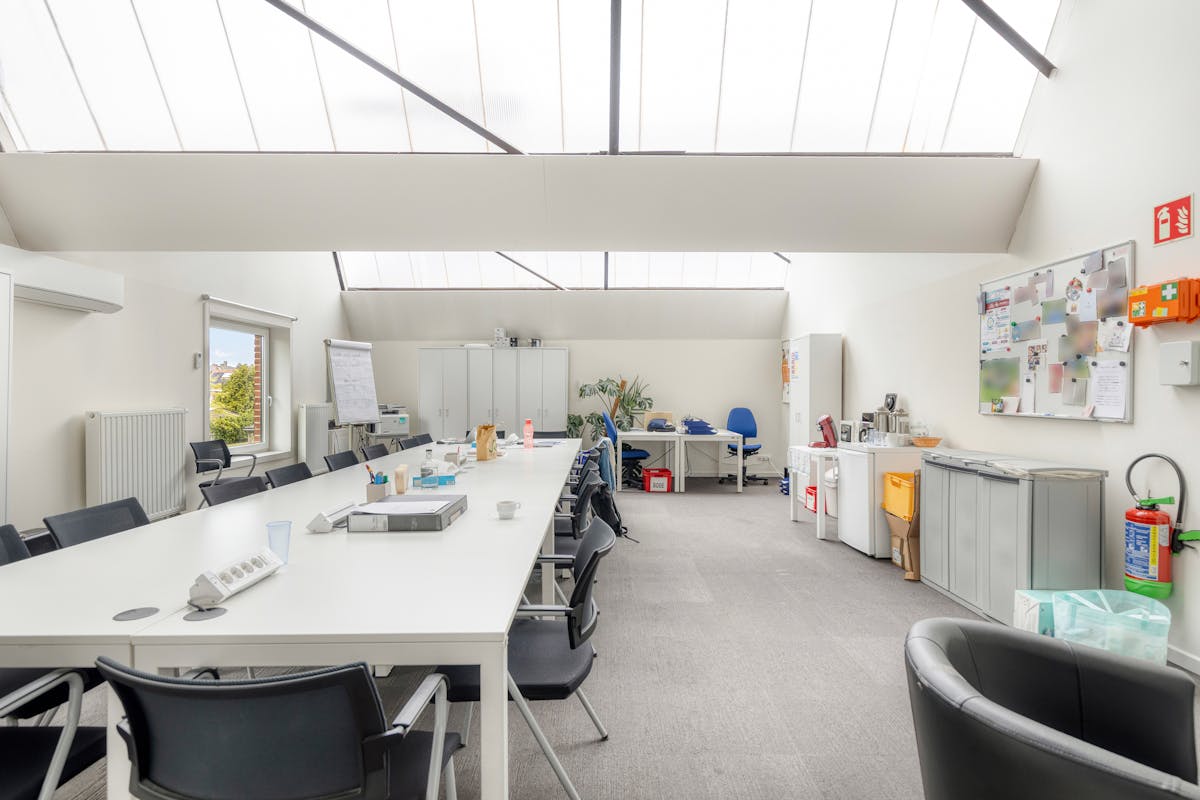 Kantoor van ca. 85m² met diensten in Intraxie te Rumbeke - foto 3