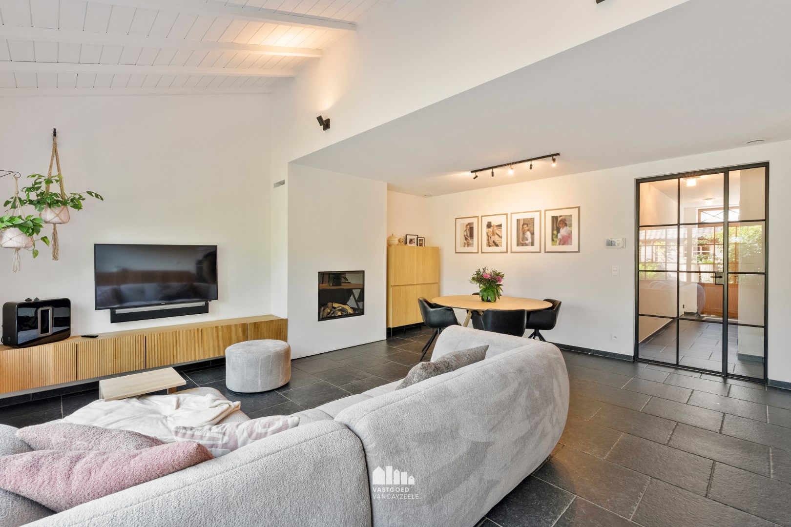 Recente kwalitatief afgewerkte woning met zonnige tuin en garage. - foto 3