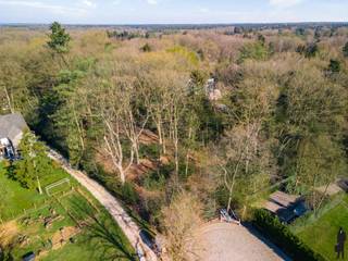 Gunstig gelegen bouwperceel van ca. 3.105m² met zuid-oost oriëntatie.BOUWVOORSCHRIFTEN:- Maximale bebouwde oppervlakte: 10% perceelsoppervlakte...