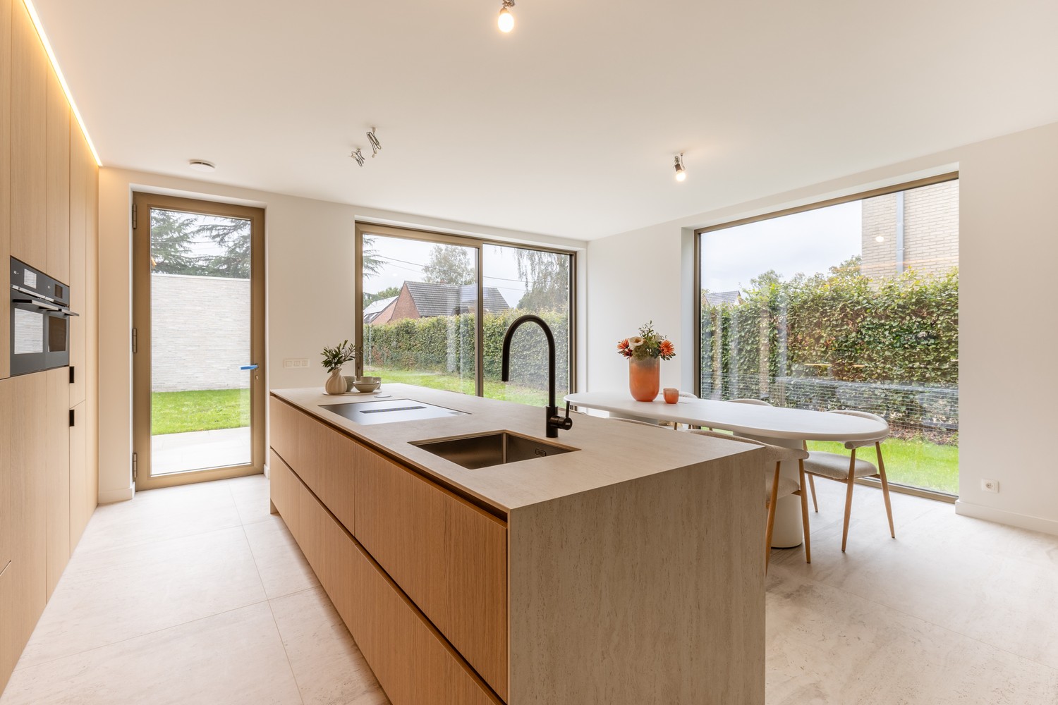Ruime HOB  nieuwbouwwoning met 3 slaapkamers ,  luxueus afgewerkt . - foto 4