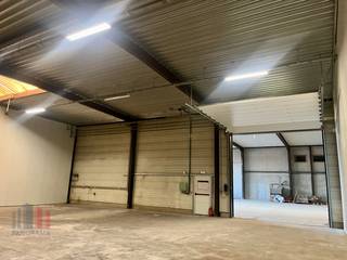 Uitstekend gelegen opslagruimte van 186 m², ideaal voor diverse bedrijfsactiviteiten, gelegen nabij de drukke en goed bereikbare Tiensesteenweg...