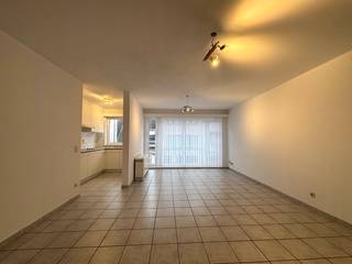 Op deze centrale locatie in Wommelgem bevindt zich dit leuk appartement op de eerste verdieping. Dit eigendom is gelegen pal in het centrum...