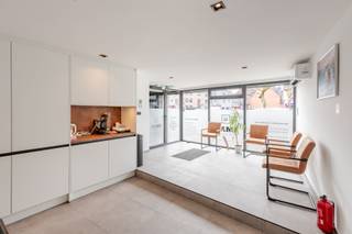 LiggingOp zoek naar een instapklare moderne handelsruimte met bovenliggend appartement op een strategische locatie? Ontdek dit uitzonderlijke pand op...