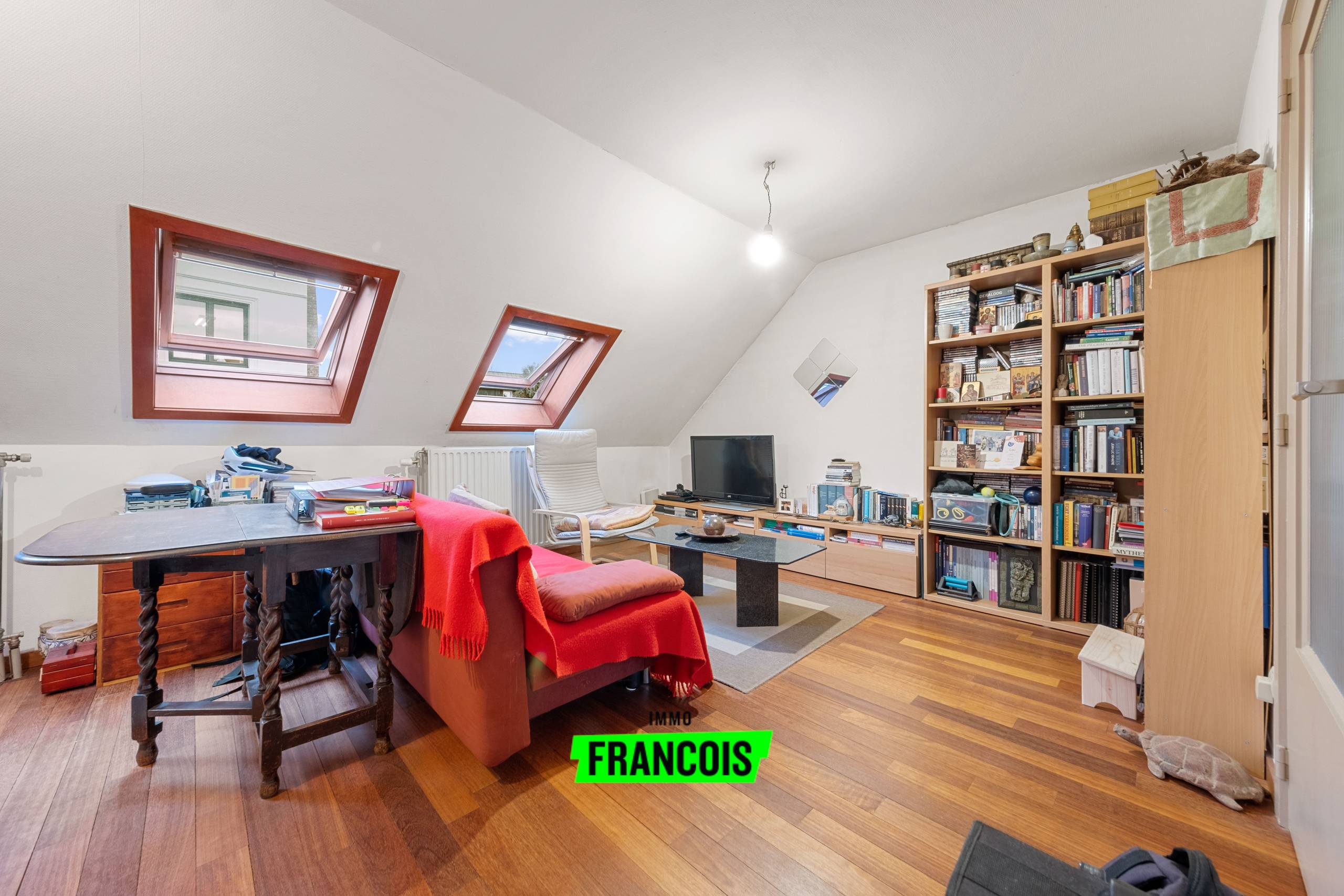 Kleinschalig investeringseigendom met 2 studioappartementen in Brugge Centrum - foto 2