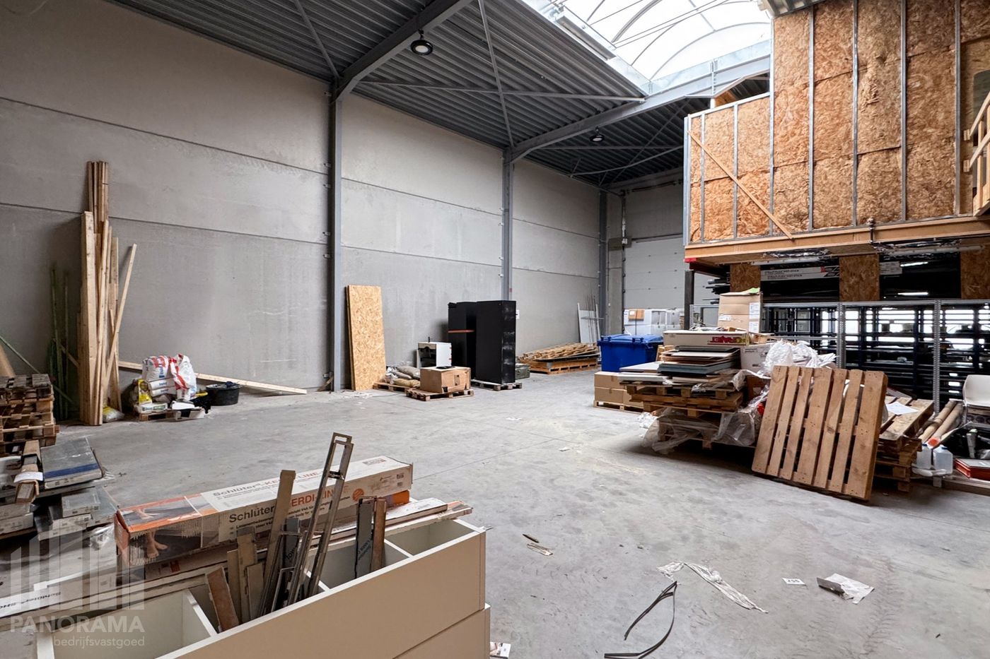 Instapklaar bedrijfsgebouw met showroom-, kantoor- en magazijnruimte op toplocatie nabij E40, N9 en Brusselbaan in Affligem - foto 4