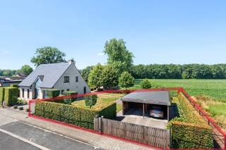 Bouwperceel voor open bebouwing - op het plan aangeduid als LOT 3Zeer rustig gelegen op het einde van een doodlopende straat en met een prachtig...