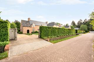 Deze prachtige Vlassak Verhulst villa in Oud-Turnhout is een droomwoning voor wie op zoek is naar ruimte, comfort en luxe. Deze villa is gelegen...