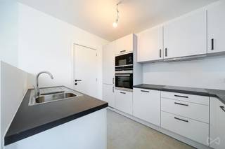 Ontdek in het hart van het dorp Orp, in een volledig gerenoveerde privéwoning met één verdieping van +/- 113 m 2, klaar om in te trekken. Het...