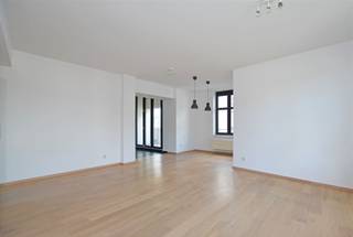  Midden in het bruisende stadscentrum treft u dit mooie appartement. Het drukke stadsleven verandert als het ware in een oase van rust, zodra...