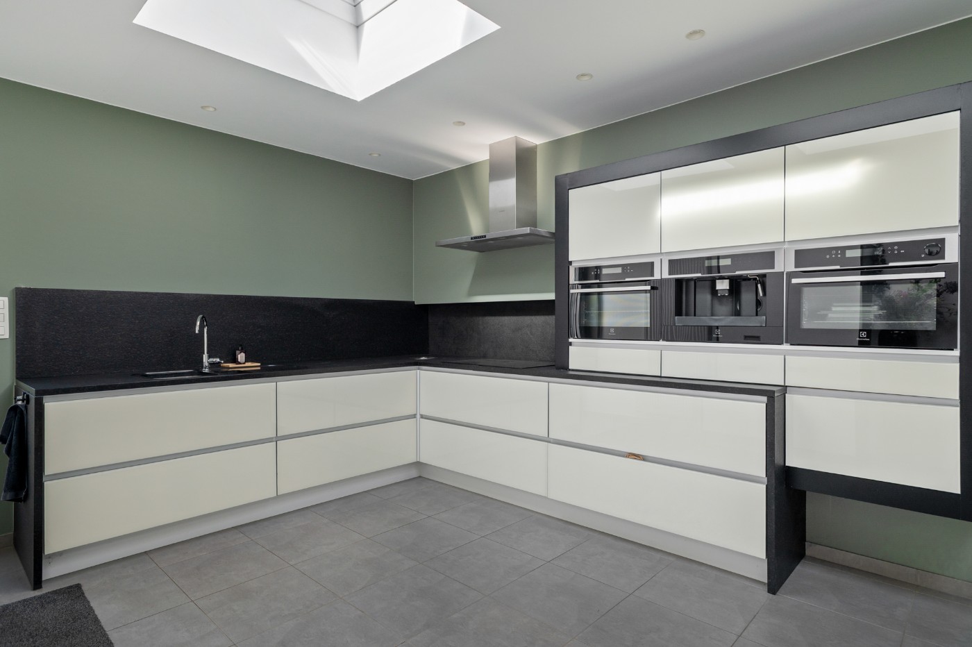 Volledig gerenoveerde woning met commerciële ruimte en 3 slpk. - foto 5