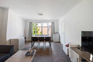 <p><strong><span>Instapklaar appartement met twee slaapkamers </span></strong></p>
<p><span>Dit instapklare appartement van ca. 80 m² bevindt zich op de tweede verdieping in de Jules Steursstraat 46 te Deurne. Het beschikt over twee slaapkamers en een kelderberging. Het appartement is momenteel verhuurd.</span></p>
<p><strong><span>Indeling</span></strong></p>
<ul>
<li><span>Inkomhal</span></li>
<li><span>Woonkamer met eetgedeelte</span></li>
<li><span>Keuken</span></li>
<li><span>Wasruimte</span></li>
<li><span>Badkamer met ligbad en lavabo</span></li>
<li><span>Toilet</span></li>
<li><span>Slaapkamer 1</span></li>
<li><span>Slaapkamer 2</span></li>
</ul>
<br />
<p><strong><span>Bijzonderheden</span></strong></p>
<ul>
<li><span>EPC B</span></li>
<li><span>Mobiscore 8,9/10</span></li>
<li><span>Kelderberging</span></li>
<li><span>Instapklaar</span></li>
<li><span>Terrasje aanwezig</span></li>
<li><span>Momenteel verhuurd</span></li>
</ul>