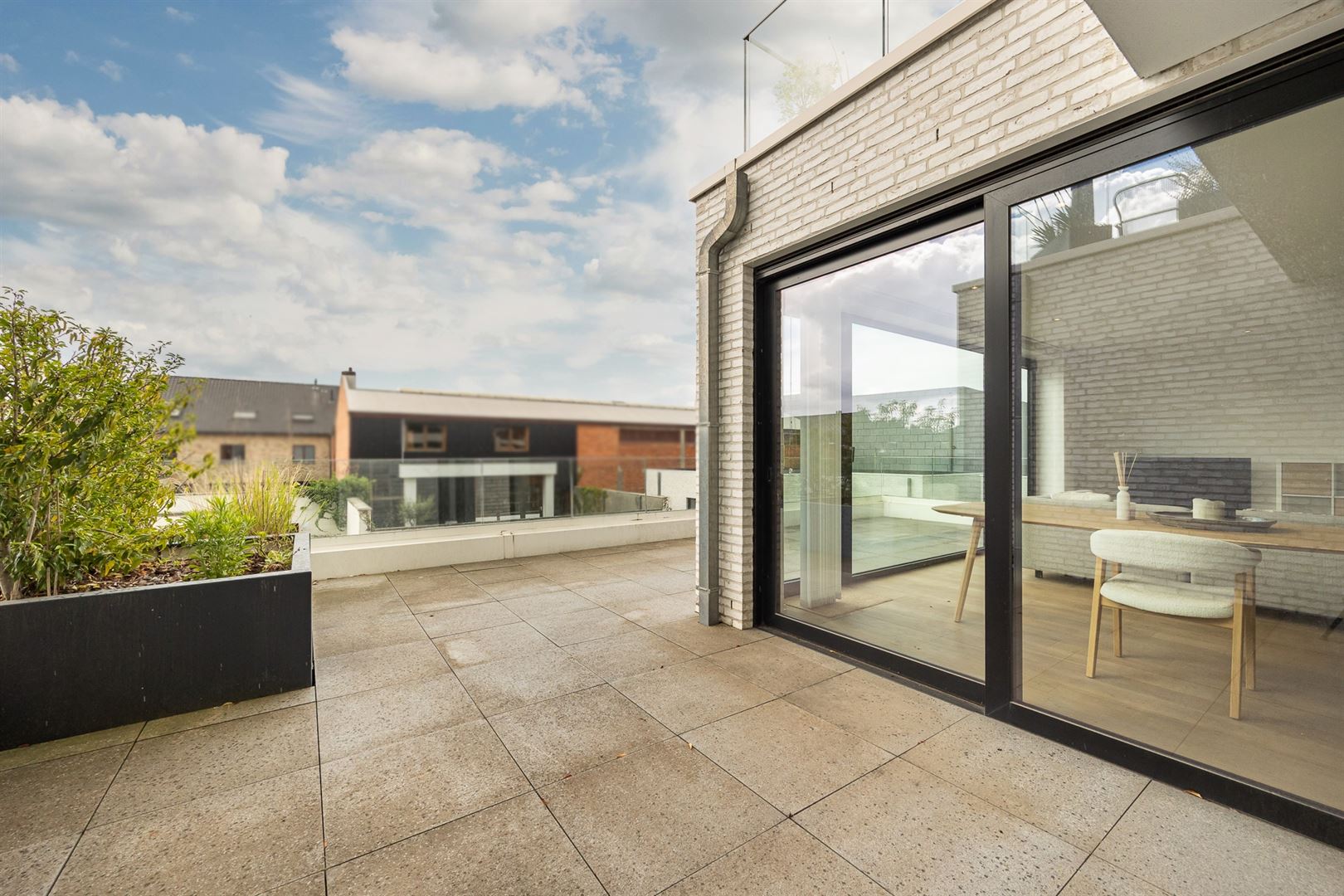 Comfortabel wonen in 2-slpk app. met ruim terras en parking! - foto 2