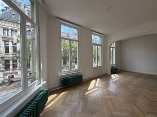 Stijlvol hoekappartement met twee slaapkamers aan de Leopoldplaats te Antwerpen. Gelegen op een toplocatie met prachtig zicht op het historisch...