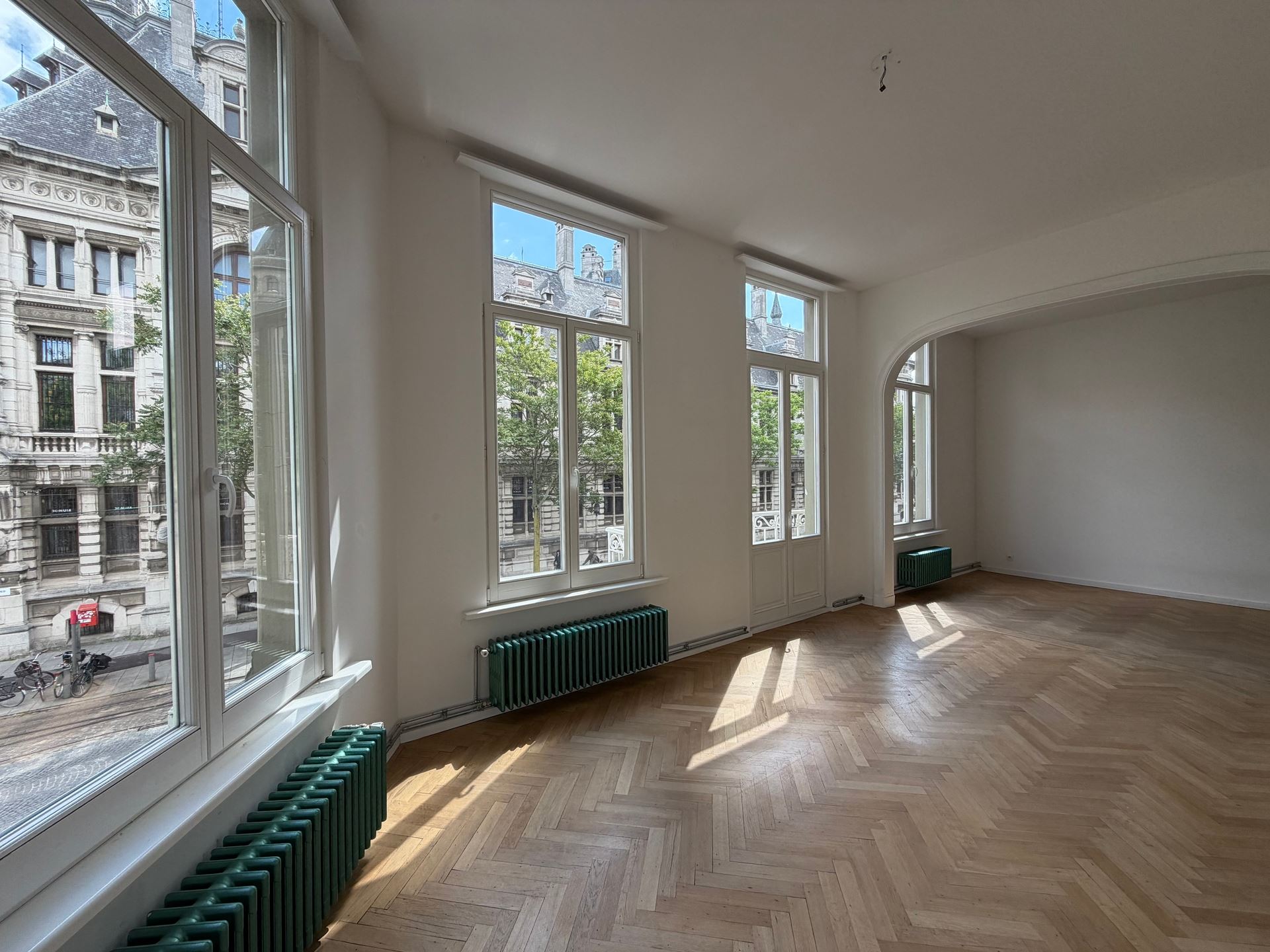 Stijlvol hoekappartement met 2 slaapkamers - foto 2