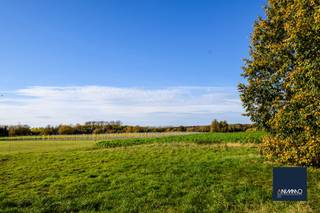 Op een unieke, landelijke locatie met een prachtig uitzicht over een mooie wijngaard en uitgestrekte velden bevindt zich deze authentieke hoeve op...