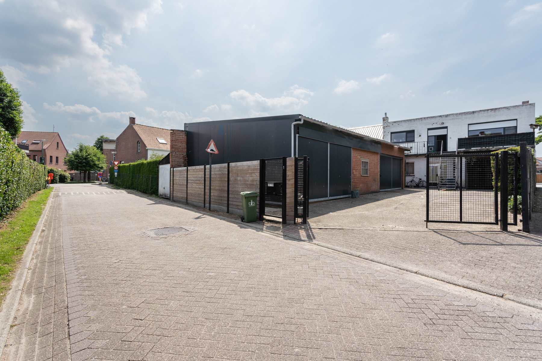 UITZONDERLIJK WOONHUIS MET MAGAZIJN (300m²) - foto 2