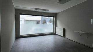 Imposante woning met ruimte voor een vrij beroep én een ruime gezinswoning met zes slaapkamers, tuin, garage en bijgebouwen.Ideaal gelegen in het...