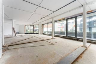 Cet espace commercial est situé à l'angle stratégique de Damweg et Keukeldam, un emplacement offrant une excellente visibilité et un...
