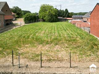 Bouwperceel van maar liefst 8 are 67 ca in het landelijke 's-HerenelderenDe bouwgrond bevindt zich op de verbindingsweg Tongeren - Bilzen/Riemst...