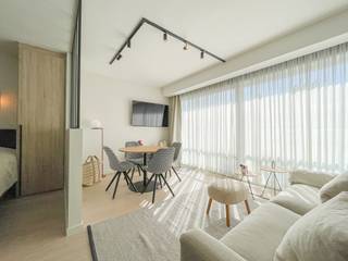 Recent, tijdloos gerenoveerd appartement op een toplocatie aan de Kustlaan, nabij het Driehoeksplein. Dit praktisch ingedeelde appartement is...