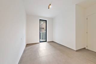 Modern nieuwbouwappartement te koop in Roeselare met gunstige oriëntatie (6% btw mogelijk)Ontdek dit prachtig nieuwbouwappartement, gelegen in het...