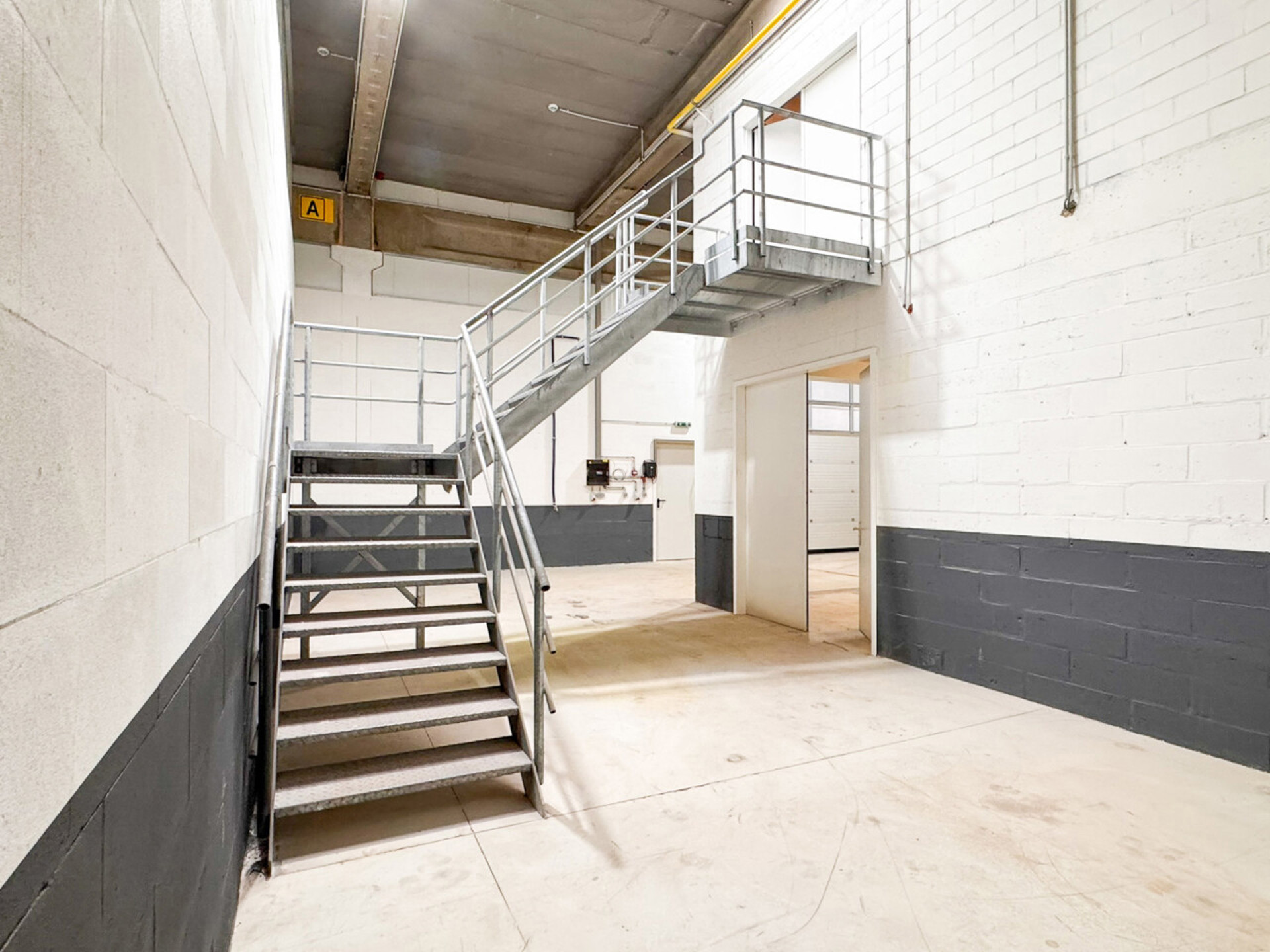 Magazijn  met mezzanine - 245m² - foto 4