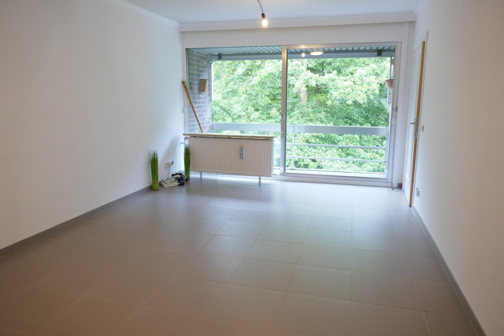 Gerenoveerde serviceflat midden het groen in Assebroek. - foto 3