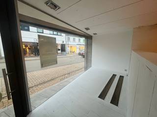 Commercial à louer à Wellen